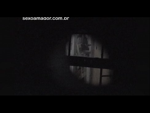 ❤️ 金发女郎被隐藏在空心砖后面的邻居偷窥者偷偷录影 ❤ Sex video