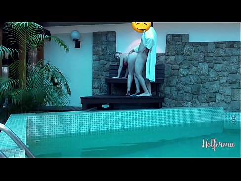 ❤️ 老板邀请女佣去泳池，却忍不住要来个热辣的 ❤ Sex video